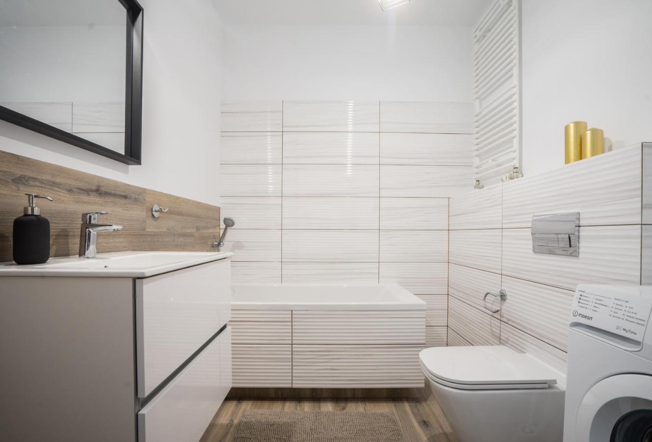 Bizapartments - Modern Flats With Parking Varsó Kültér fotó