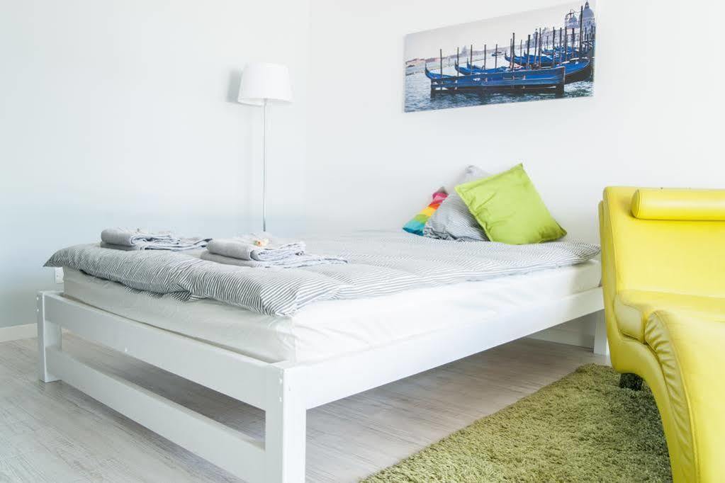 Bizapartments - Modern Flats With Parking Varsó Kültér fotó
